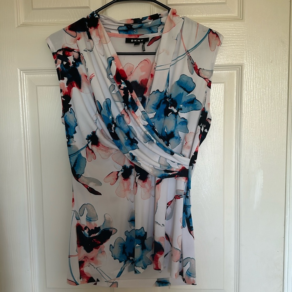 DKNY top